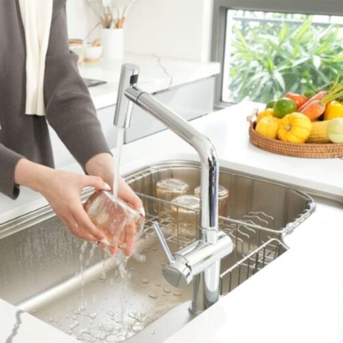 hinh anh thuc te voi rua bat nong lanh konox volta chrome co day rut